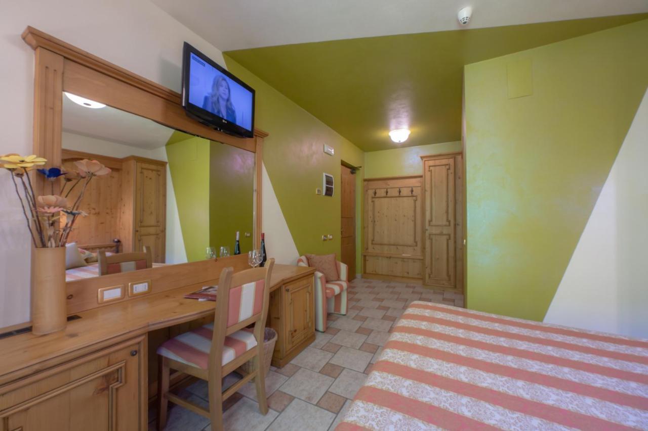 סיינט-פייר Hotel Lo Fleye מראה חיצוני תמונה